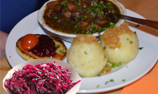 Wildgulasch mit Rotkraut und Klöße 2019